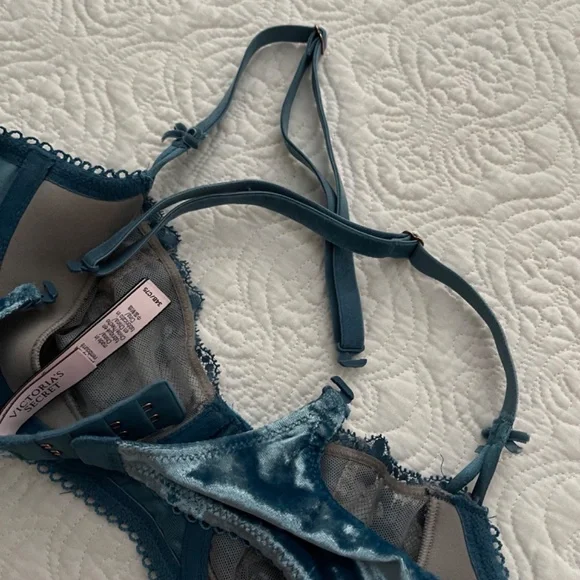 Victoria’s Secret Dream Angels 34B Push-up WO Padding Bra and PINK Cropp… - Picture 9 of 16